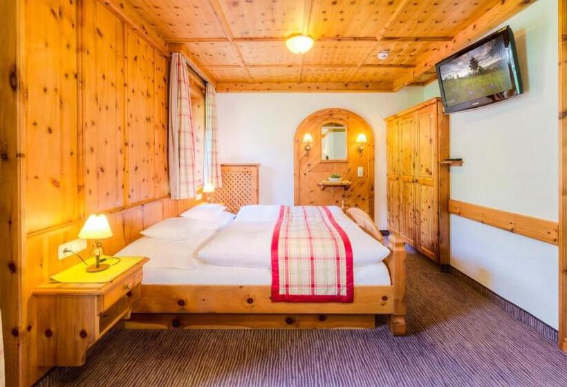 Comfort room with mountain view, Barbarahof Saalbach