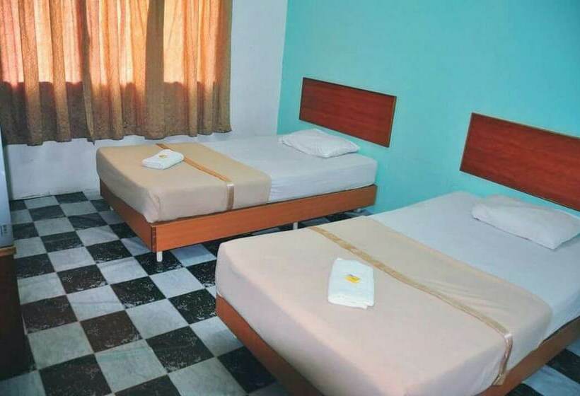 Quarto Estandar Banheiro Compartilhado, De Chempedak 1