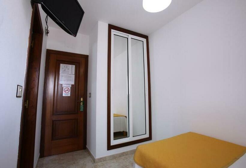 اتاق یک تخته با تراس, Hostal San Roque