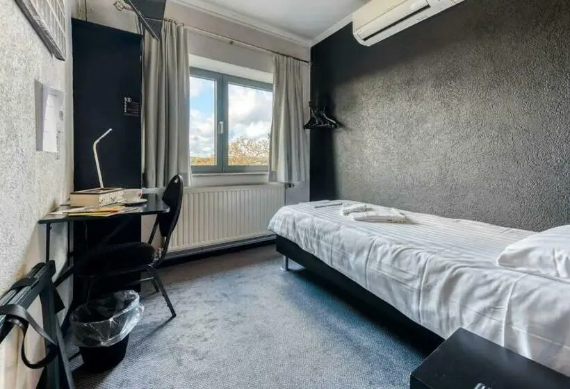 Standard Yhden Hengen Huone, Hôtel De La Gare