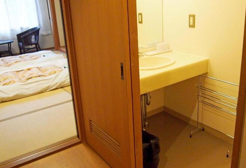 标准三人间, Motosu Phoenix