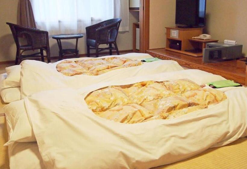 标准三人间, Motosu Phoenix