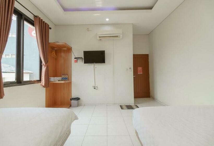 Номер Стандарт, Green Apple Residence Near Sarinah Mitra Reddoorz