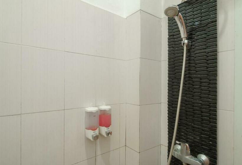 Семейный Номер, Green Apple Residence Near Sarinah Mitra Reddoorz