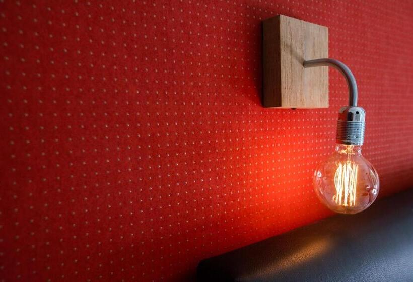 غرفة قياسية ثلاثية, Fred&breakfast