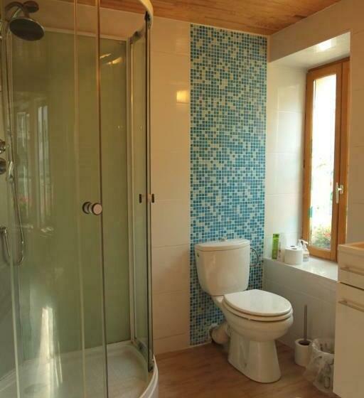 이코노미 룸, Golden Lion