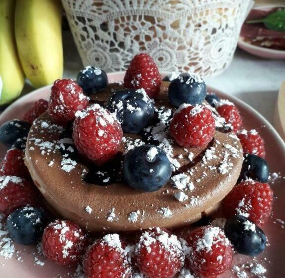 이코노미 룸, Golden Lion