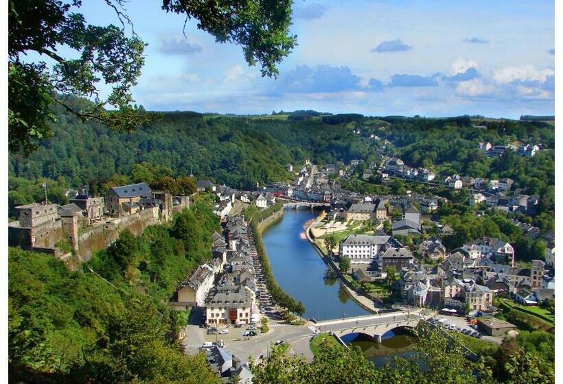 이코노미 룸, Golden Lion