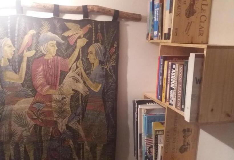 이코노미 룸, Golden Lion