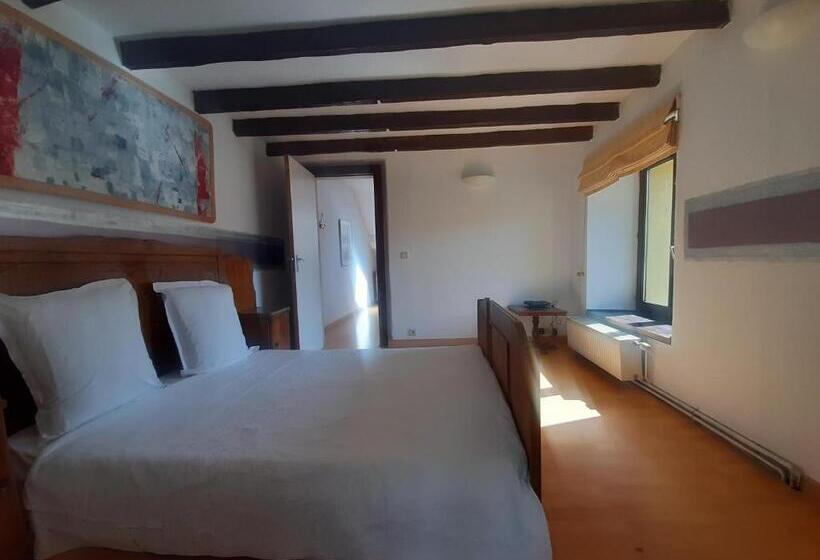 침실 2개 주택, Golden Lion