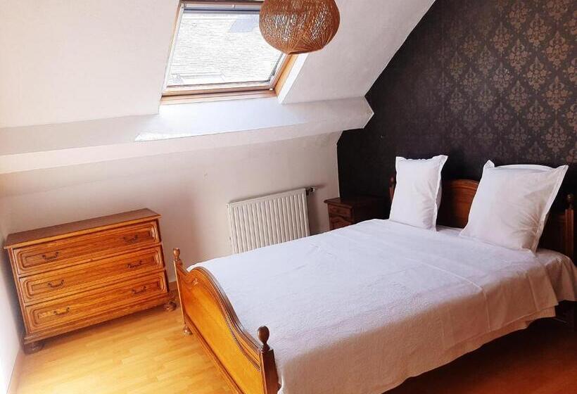 침실 2개 주택, Golden Lion