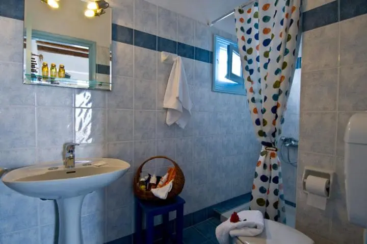 Standard Kolmen Hengen Huone Puutarhanäkymä, Camares