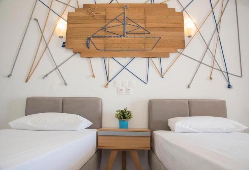 스탠다드 스튜디오 바다 전망, Camares