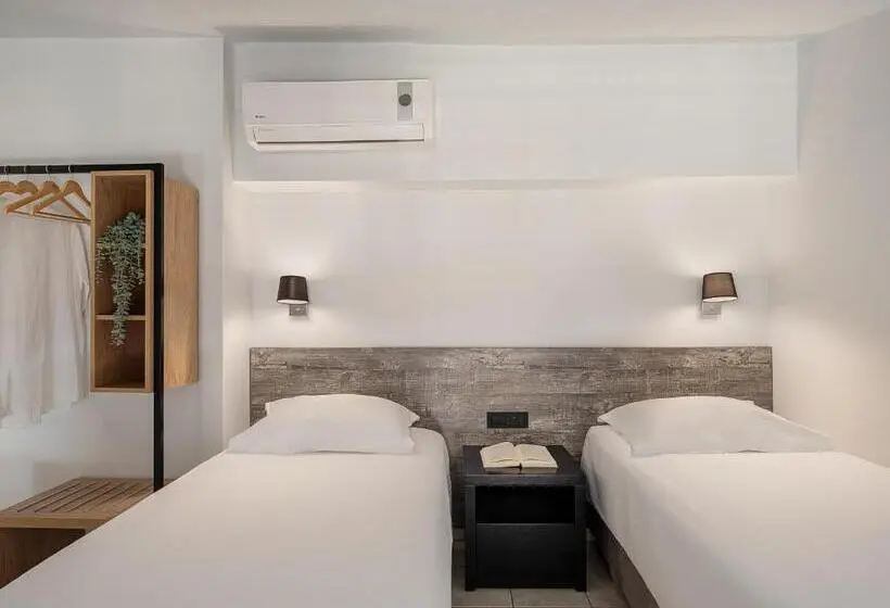 Studio Standard, Alexia Beach
