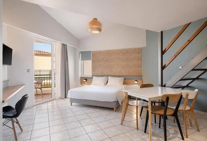 Studio Standard, Alexia Beach