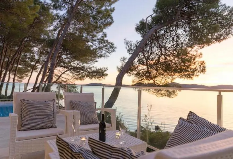Villa 4 Makuuhuonetta, Crvena Luka Resort