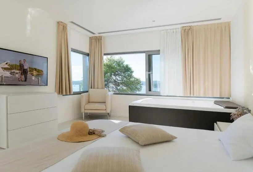 Villa 4 Makuuhuonetta, Crvena Luka Resort