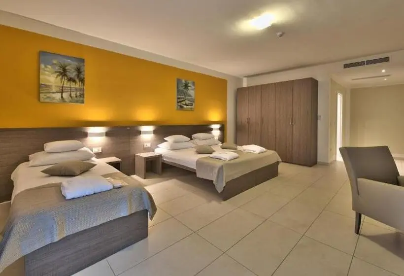 Perhehuone, Crvena Luka Resort