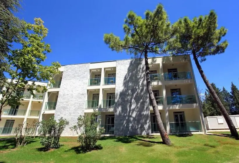 Perhehuone, Crvena Luka Resort