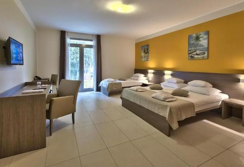 Perhehuone, Crvena Luka Resort