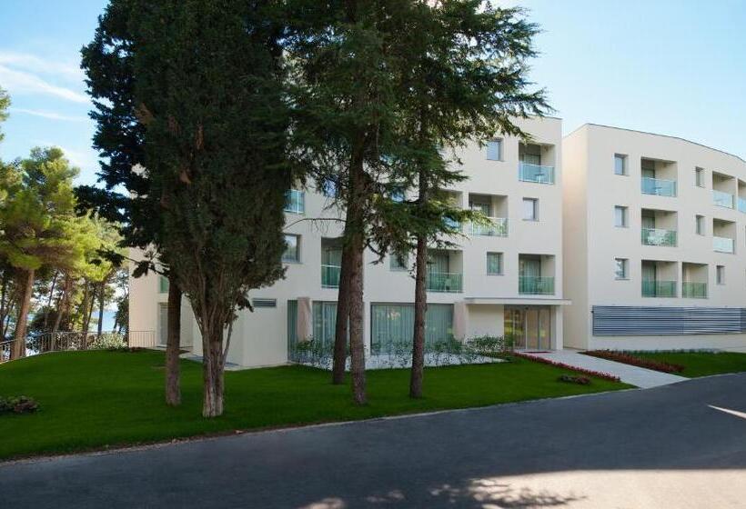 اتاق سوپریور با چشم‌انداز جانبی دریا, Crvena Luka Resort