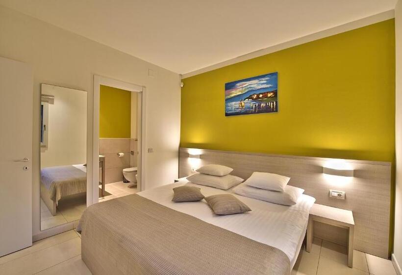 Family flat with garden view, Crvena Luka Resort