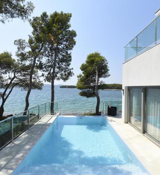 ویلای 4 خوابه, Crvena Luka Resort