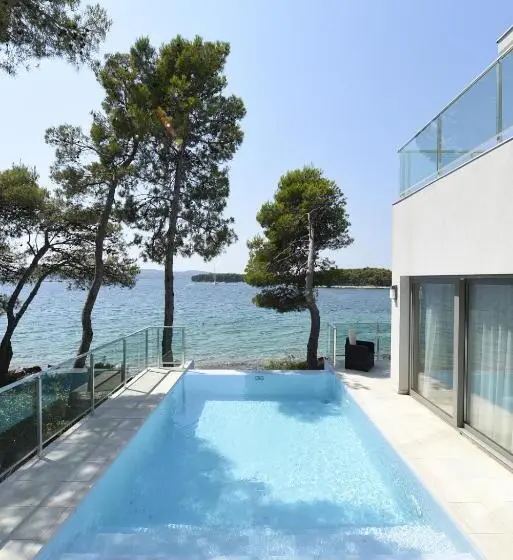 Villa 4 Makuuhuonetta, Crvena Luka Resort