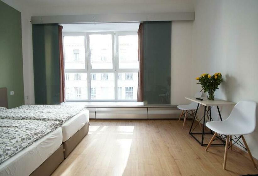 스탠다드 룸, Dan In'n Out