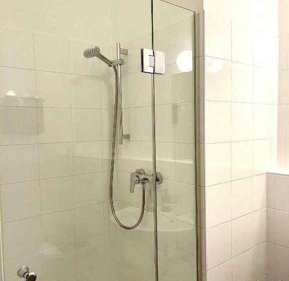 스탠다드 싱글 룸, Dan In'n Out