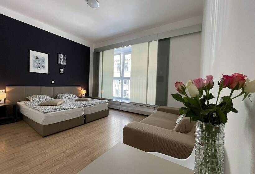 스탠다드 룸, Dan In'n Out