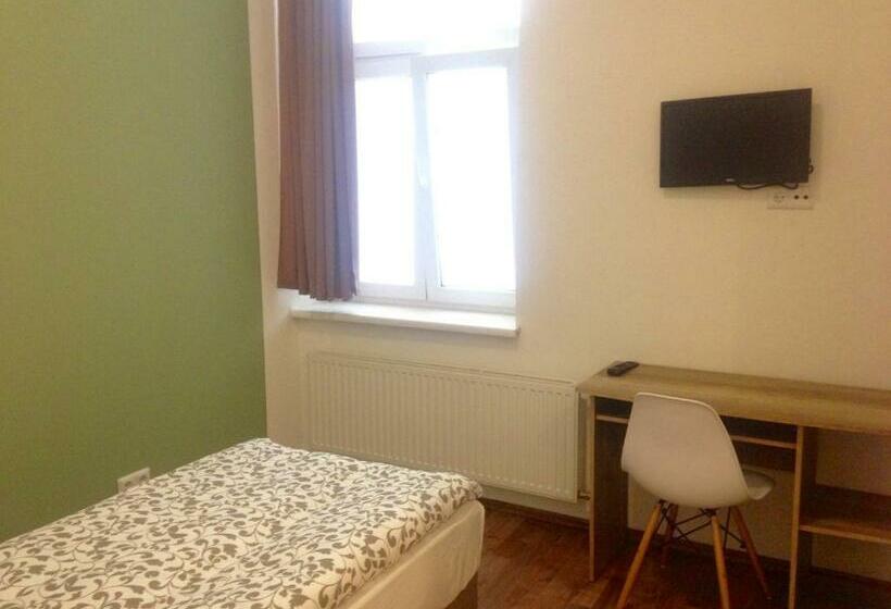 스탠다드 싱글 룸, Dan In'n Out