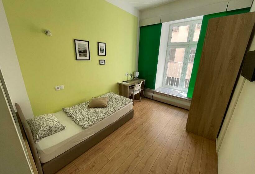 스탠다드 싱글 룸, Dan In'n Out