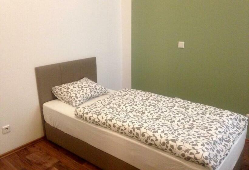 스탠다드 싱글 룸, Dan In'n Out