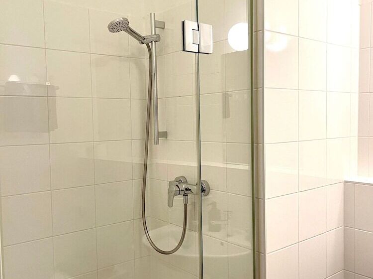 스탠다드 싱글 룸, Dan In'n Out