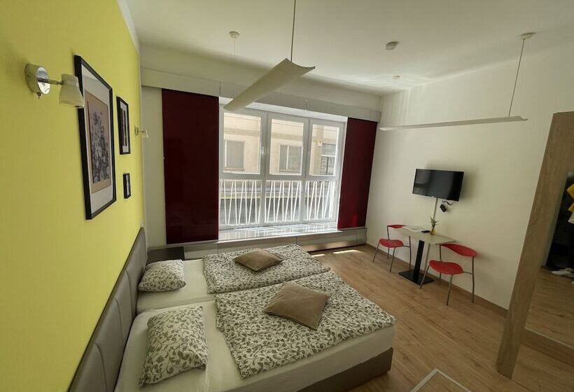 스탠다드 룸, Dan In'n Out