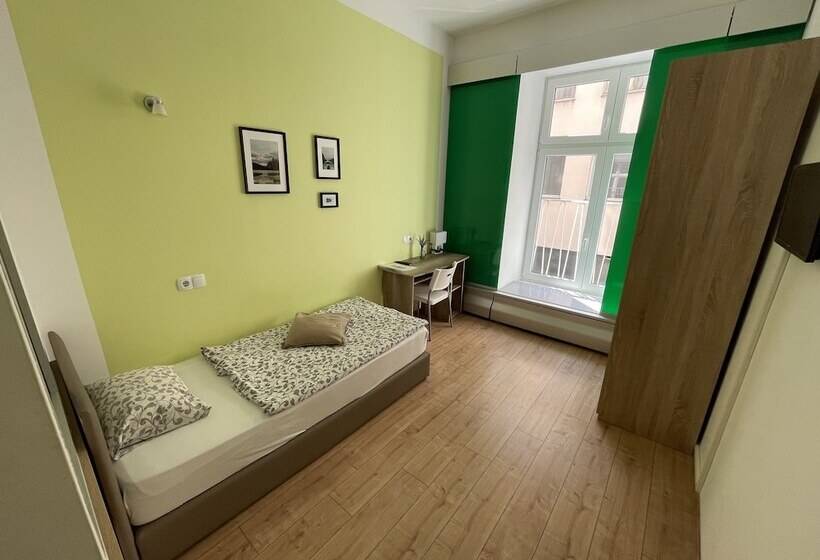 스탠다드 싱글 룸, Dan In'n Out