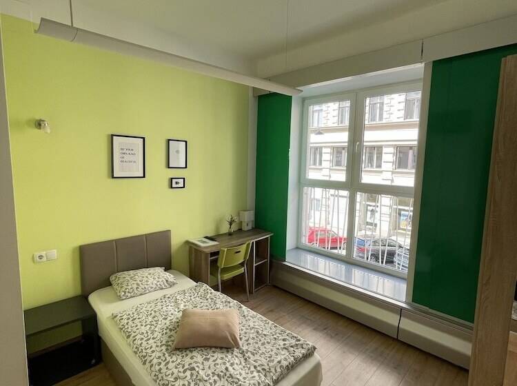 스탠다드 싱글 룸, Dan In'n Out