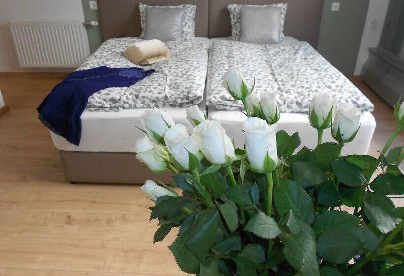 스탠다드 룸, Dan In'n Out