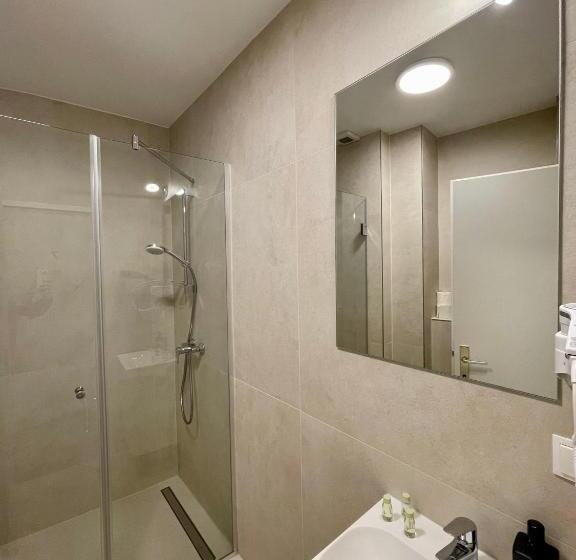 스탠다드 룸, Dan In'n Out