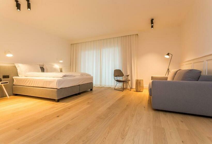 标准间, De Sjeiven Dorpel