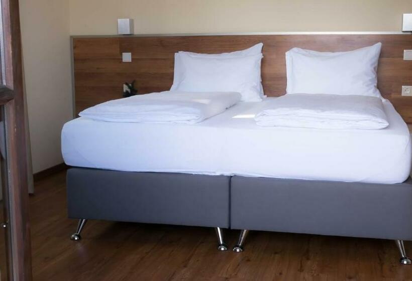 חדר קלאסי, Entenwirt Seeham