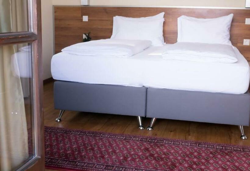 חדר קלאסי, Entenwirt Seeham