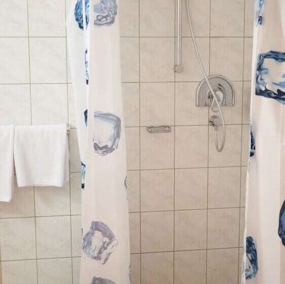 חדר קלאסי לשלושה, Entenwirt Seeham