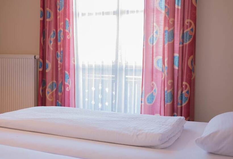 חדר קלאסי לשלושה, Entenwirt Seeham