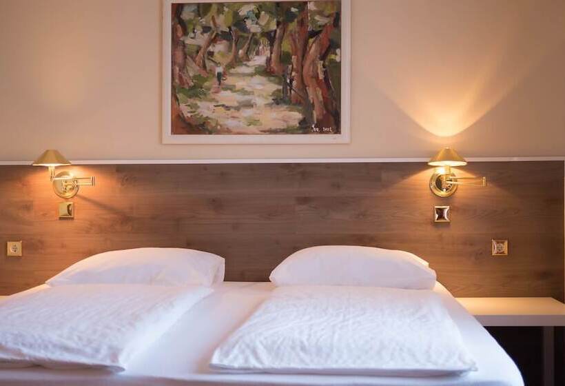 חדר קלאסי לשלושה, Entenwirt Seeham