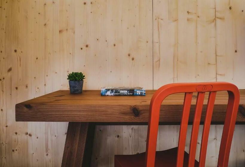 اتاق استاندارد با چشمانداز باغ, Feelviana Sport