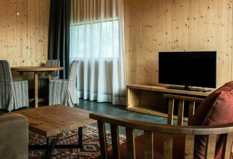 بنگله خانوادگی, Feelviana Sport