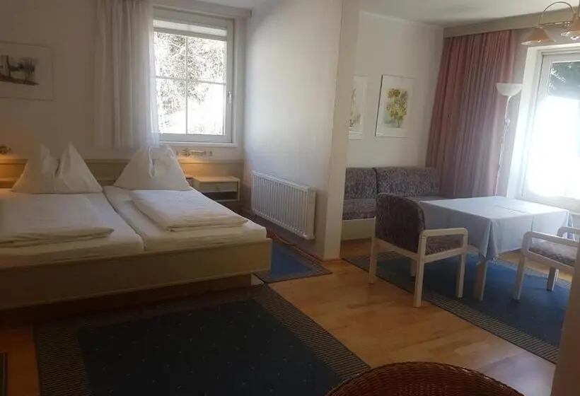 Standard Neljän Hengen Huone, Goethehof