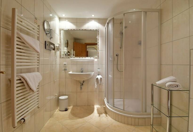 غرفة قياسية, Höllroah